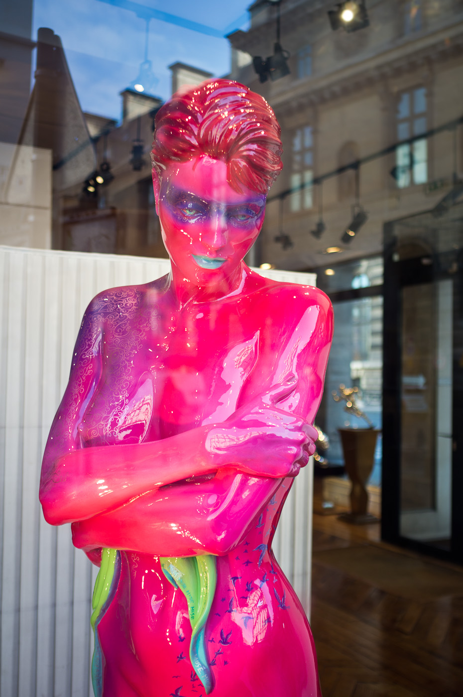 A pink modern art statue of a nake lady in a gallery next to the Louvre, Paris. Sony NEX-5n & Zeiss ZM Biogon 25mm f/2.8
