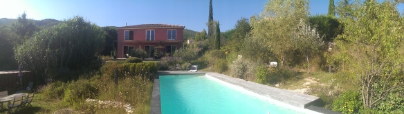 Horizontal panorama of a red house and blue pool with the HTC One