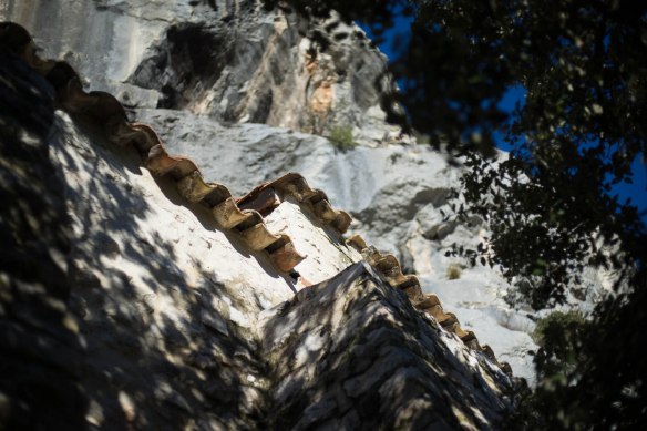 Mountain chapel in the Sainte Victoire - Sony A7r & Leica Summicron-R 50